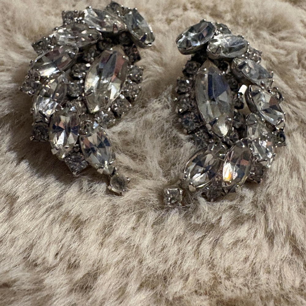 Vintage Kramer Leaf Clip-On Earrings - Silver-Tone